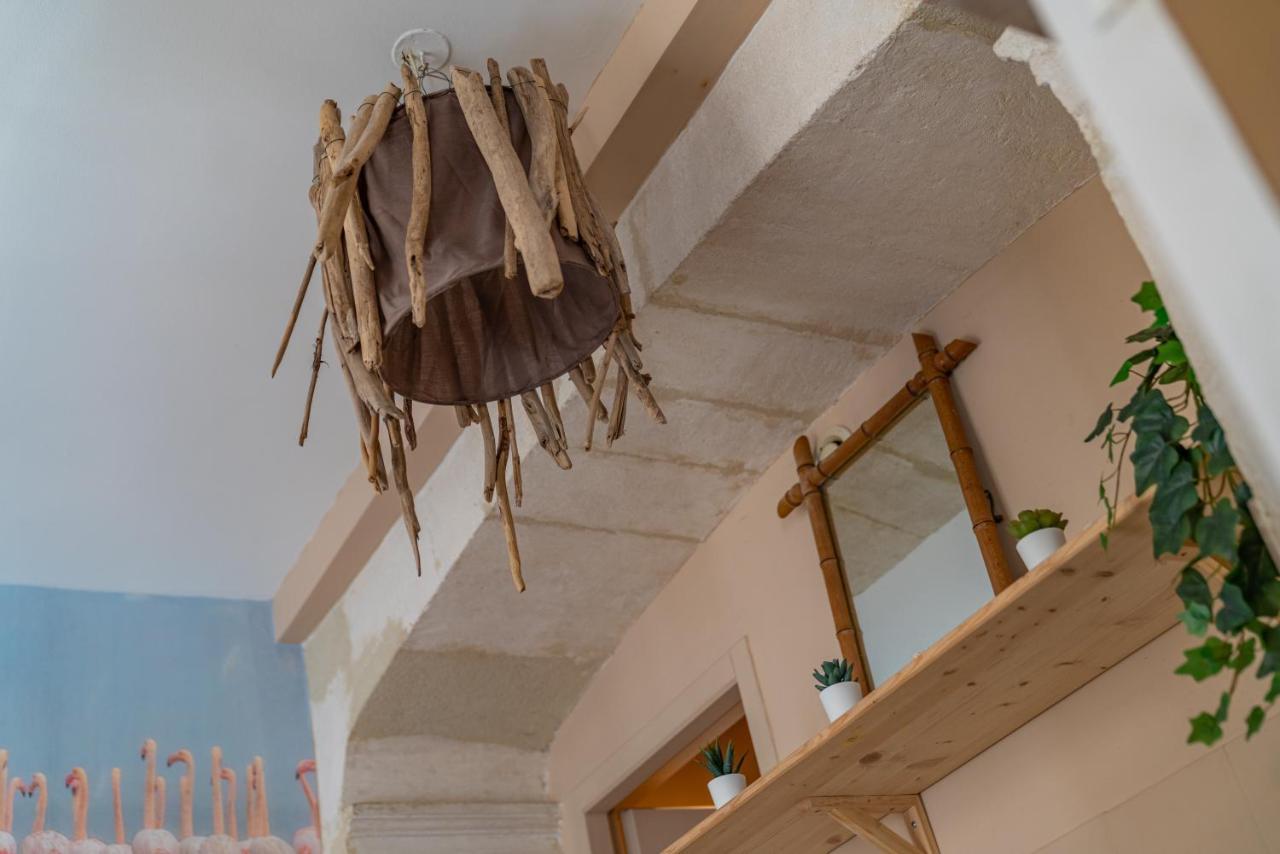 La Cabane Camarguaise En Centre Ville - Une Nuit A Nîmes Exterior foto